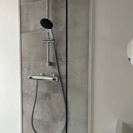 Modernes Mit En-suite Bad & Bester Anbindung *