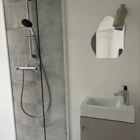 Modern Business Studio - 5 Min To Dus Airport & Messe Homestay szállás Düsseldorf