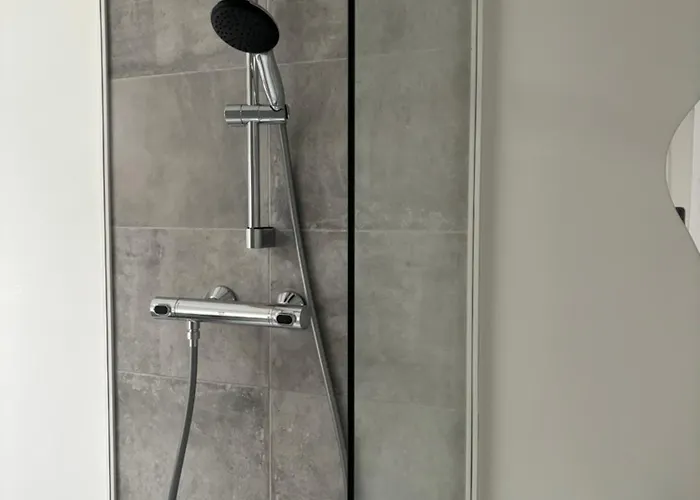 Modernes Mit En-suite Bad & Bester Anbindung *